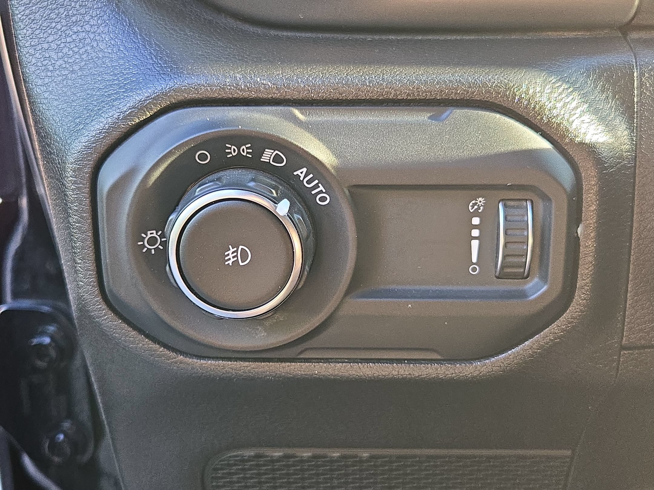 Used 2023 Jeep Wrangler Unlimited Sahara w/ Cold Weather Group AWD/4WD image 25