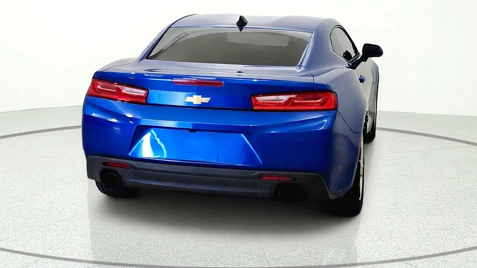 Used 2017 Chevrolet Camaro LT w/ Technology Package RWD image 5