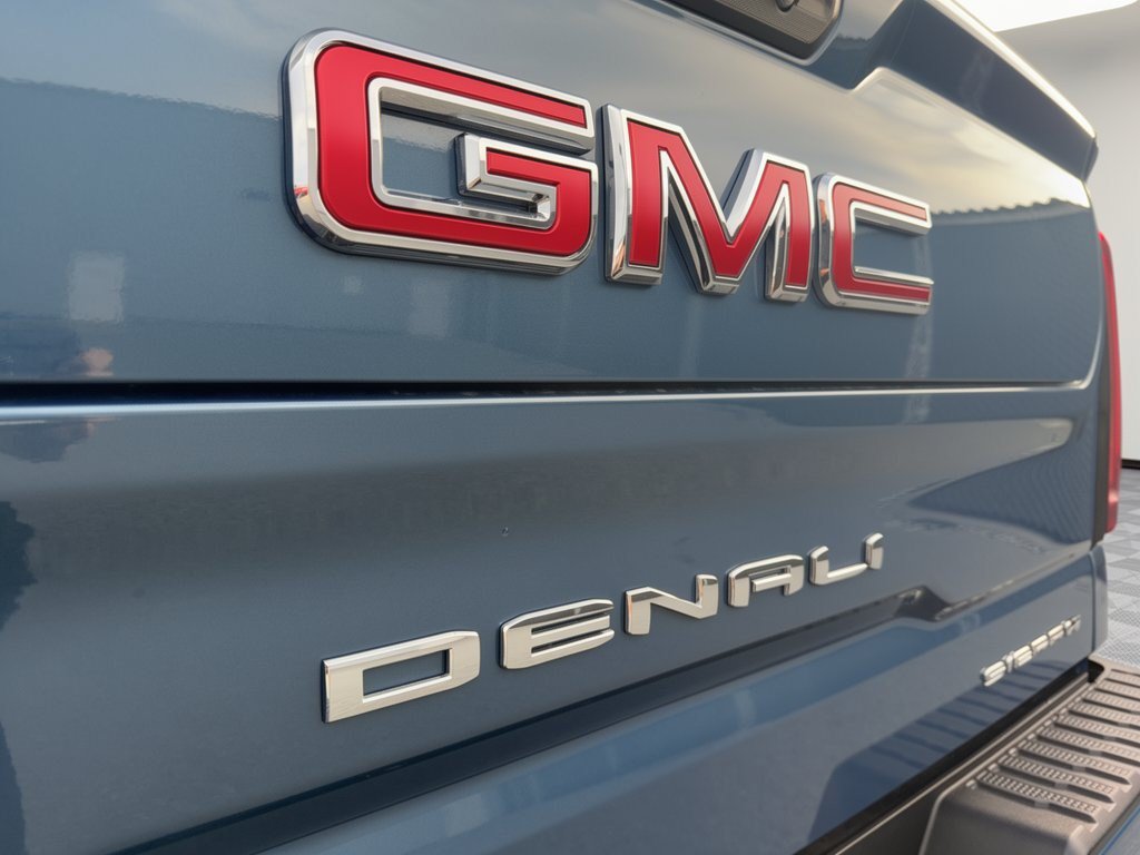 Used 2025 GMC Sierra 1500 Denali w/ Denali Carbonpro Edition AWD/4WD image 31