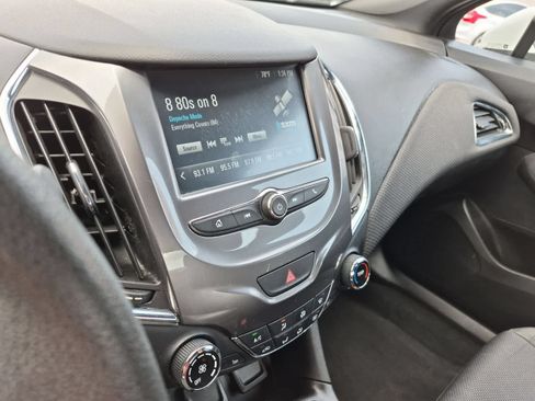 Used 2017 Chevrolet Cruze LT w/ Convenience Package FWD image 27