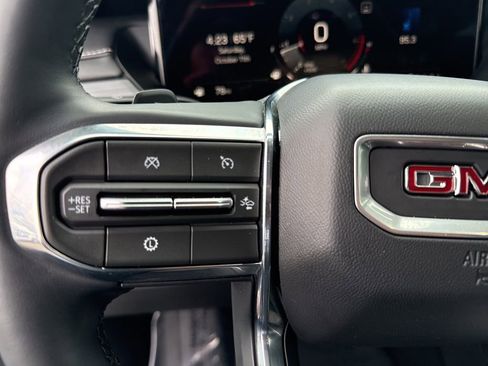 Used 2025 GMC Acadia Elevation image 16