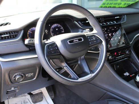 Certified 2024 Jeep Grand Cherokee Altitude image 13