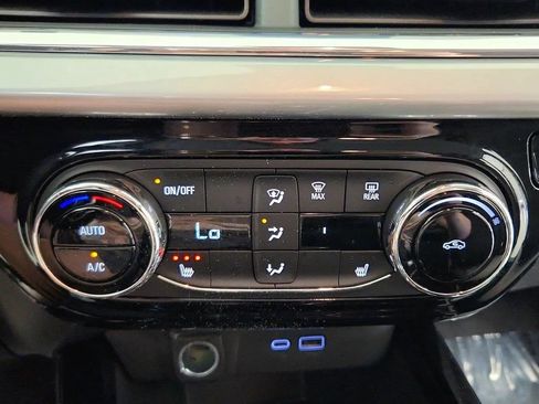 Used 2025 Chevrolet Trax LT w/ Driver Confidence Package FWD image 22