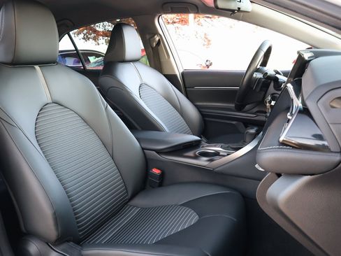 Used 2023 Toyota Camry SE image 28