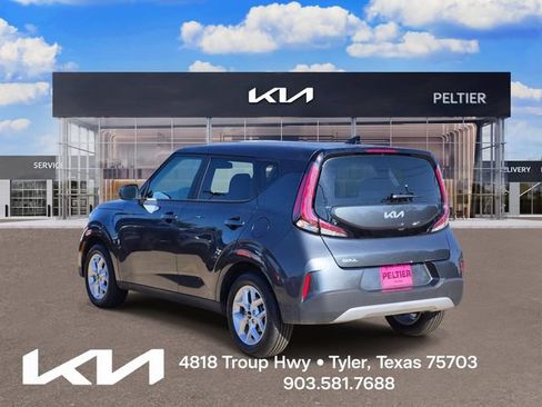 Certified 2025 Kia Soul LX w/ LX Technology Package FWD image 4