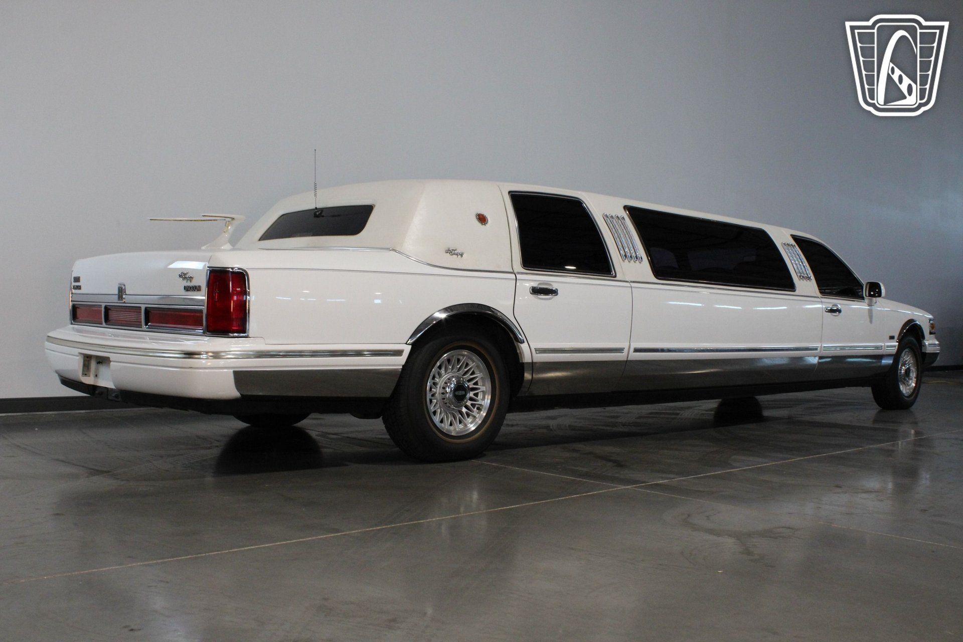 Used 1996 Lincoln Town Car Executive RWD image 21