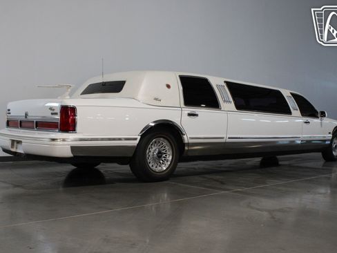 Used 1996 Lincoln Town Car Executive image 40