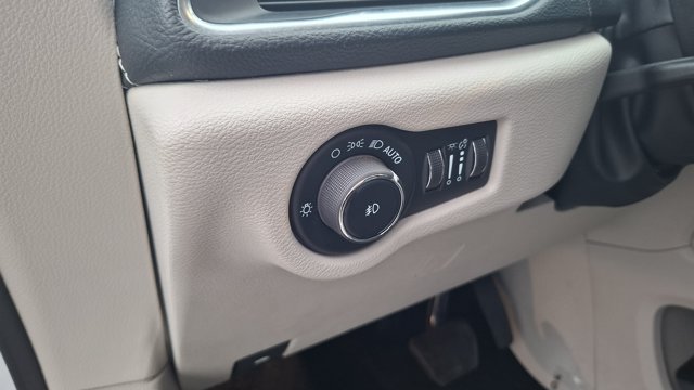 Used 2023 Chrysler Pacifica Limited FWD image 10