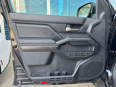 Used 2024 Toyota Tacoma TRD Off-Road image 15