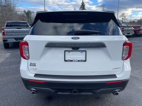 Used 2023 Ford Explorer XLT w/ Equipment Group 202A image 6