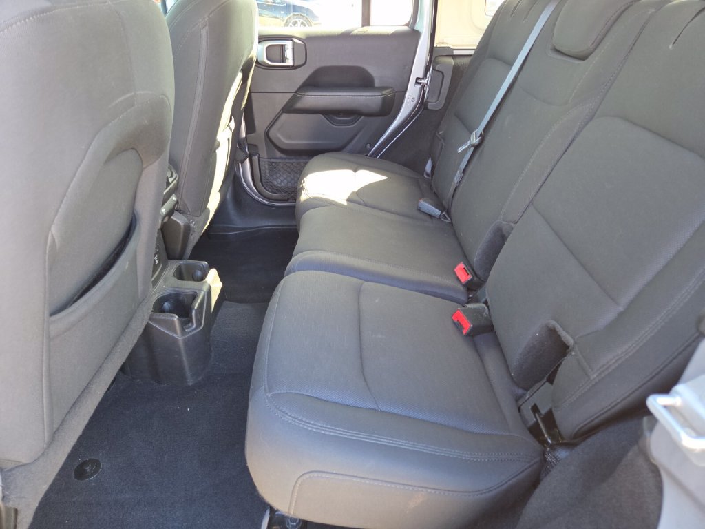 Used 2019 Jeep Wrangler Unlimited Sahara AWD/4WD image 23