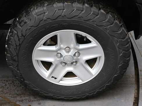 Used 2020 Jeep Gladiator Sport w/ Quick Order Package 24S image 10