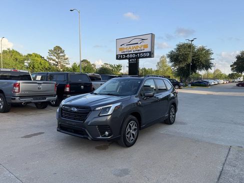 Used 2022 Subaru Forester Premium AWD/4WD image 3