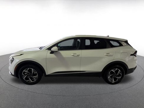 Used 2025 Kia Sportage LX FWD image 13