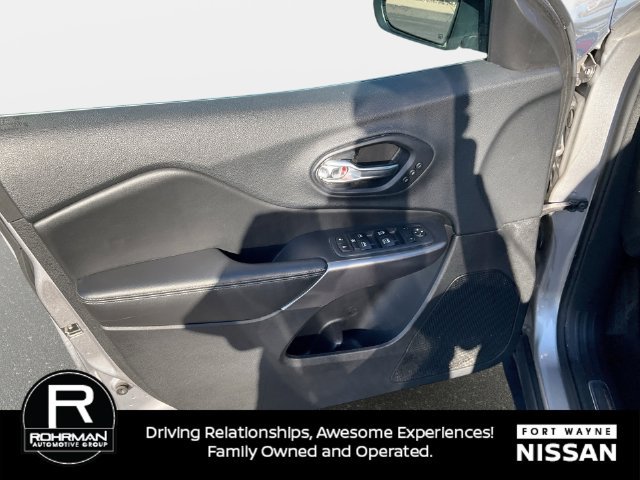 Used 2019 Jeep Cherokee Limited AWD/4WD image 27