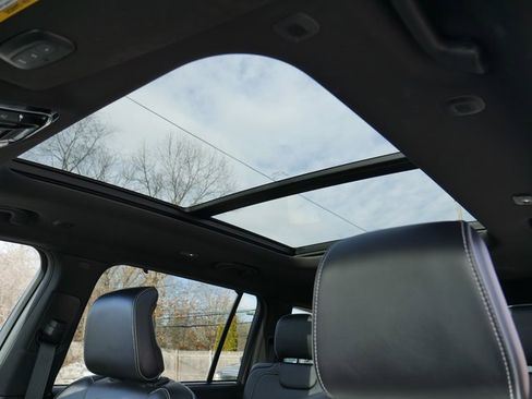 Used 2022 Jeep Grand Cherokee L Overland w/ Luxury Tech Group IV image 18