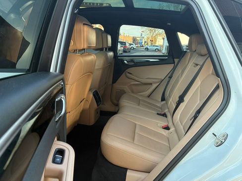 Used 2020 Porsche Macan image 10