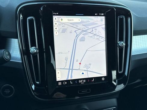 Used 2023 Volvo XC40 B5 Core image 21