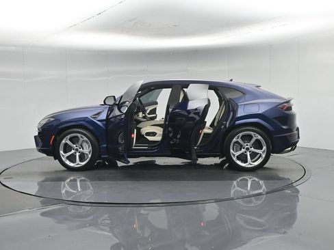 Used 2026 Lamborghini Urus SE AWD/4WD image 37