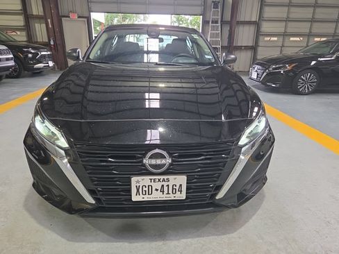 Used 2025 Nissan Altima 2.5 SV FWD image 7