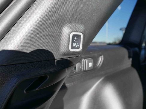 New 2025 Jeep Grand Cherokee Altitude image 10