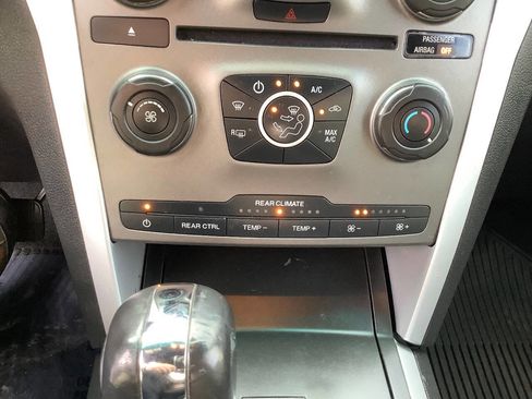 Used 2015 Ford Explorer XLT image 39