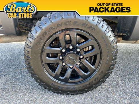 Used 2019 Chevrolet Silverado 2500 LT w/ Midnight Edition AWD/4WD image 7