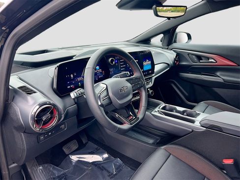 Used 2025 Chevrolet Equinox EV RS w/ Convenience Package II image 9