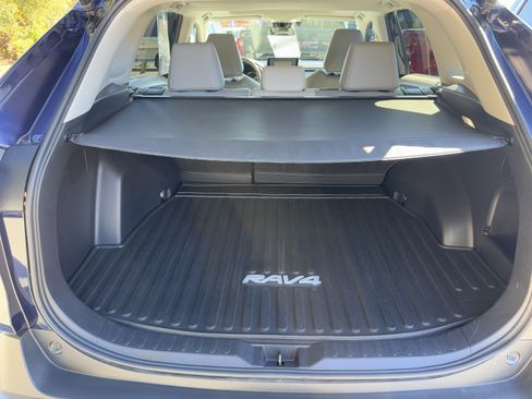 Used 2022 Toyota RAV4 XLE Premium image 6