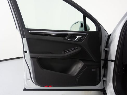 New 2026 Porsche Macan S image 12