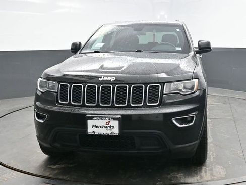 Used 2021 Jeep Grand Cherokee Laredo image 2
