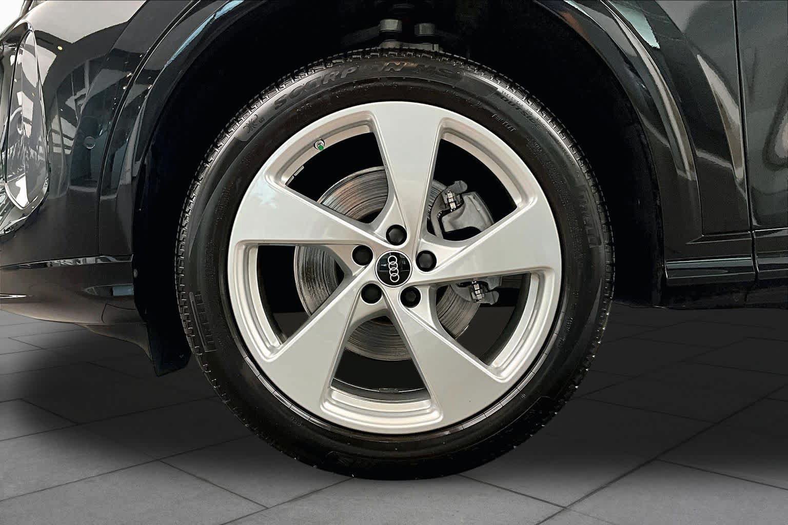 Used 2025 Audi Q5 Premium AWD/4WD image 11