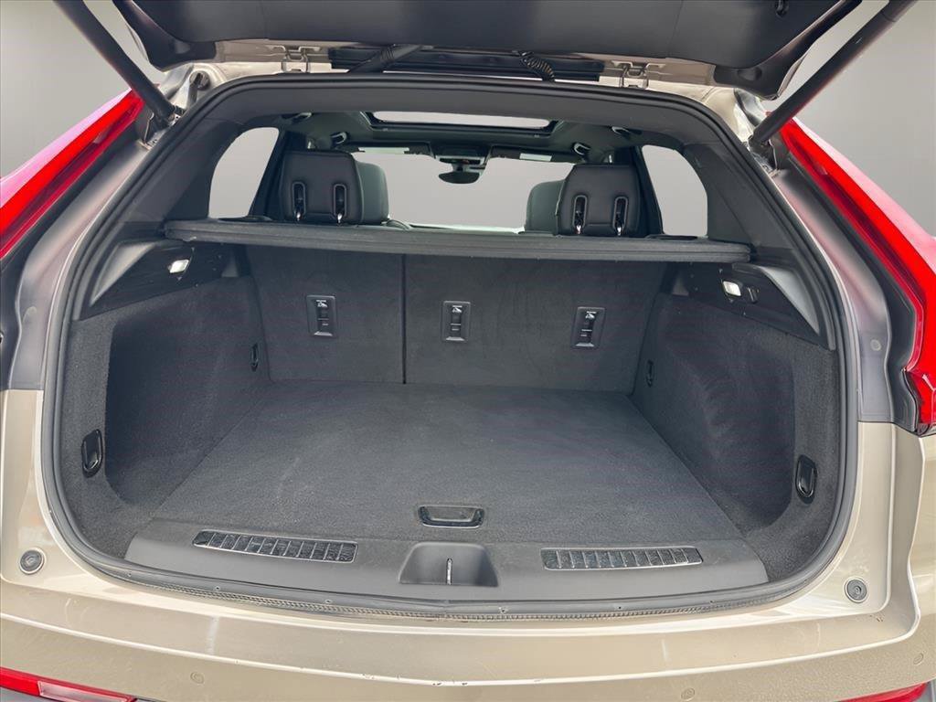 Used 2023 Cadillac XT4 Premium Luxury w/ Technology Package FWD image 11