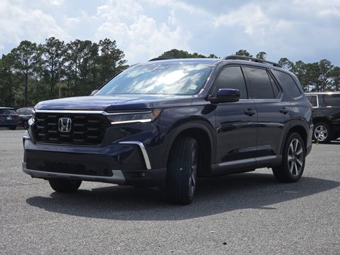 Certified 2025 Honda Pilot Touring image 17