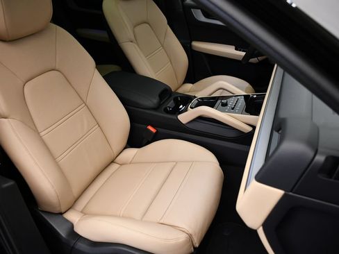 Certified 2025 Porsche Cayenne E-Hybrid Coupe AWD/4WD image 53