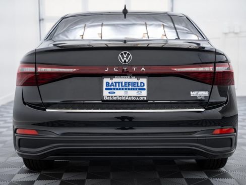 Used 2025 Volkswagen Jetta SE FWD image 6