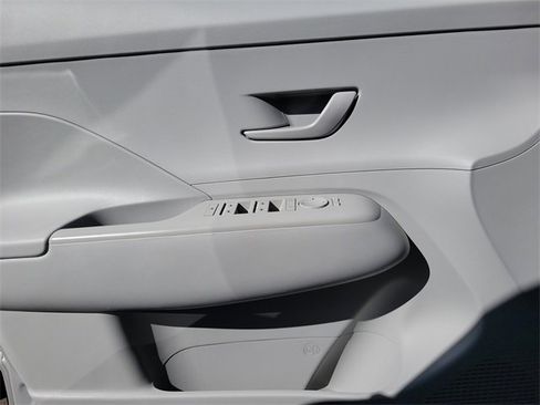 Used 2024 Hyundai Kona SEL image 19