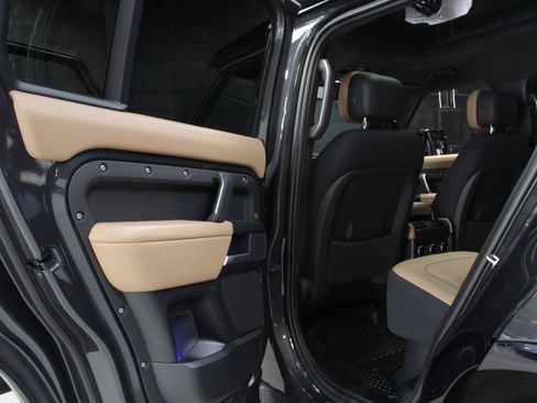 Used 2025 Land Rover Defender 110 V8 image 36