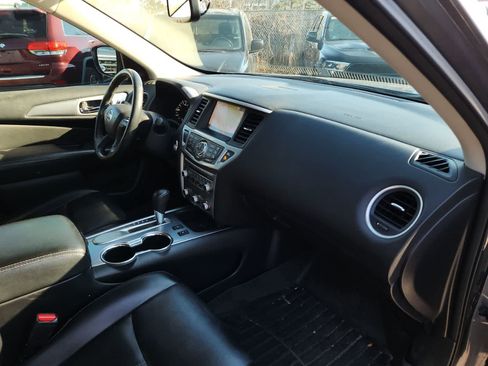 Used 2019 Nissan Pathfinder SL image 17