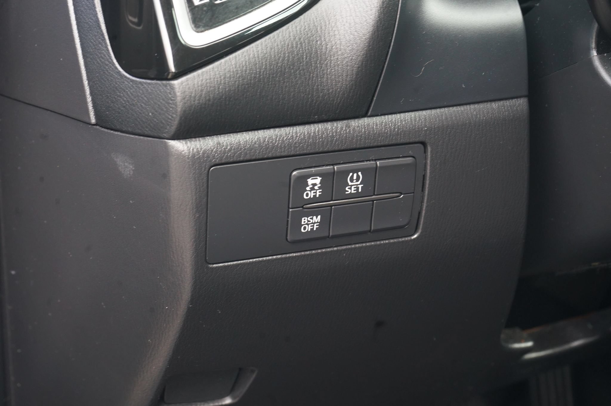 Used 2014 MAZDA MAZDA3 i Touring w/ Moonroof Package 1 FWD image 17