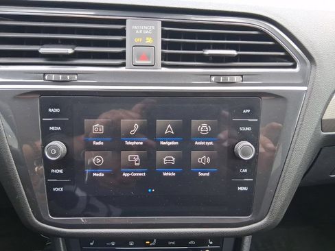 Used 2023 Volkswagen Tiguan SE AWD/4WD image 19