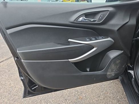 Used 2024 Chevrolet Trax RS FWD image 10