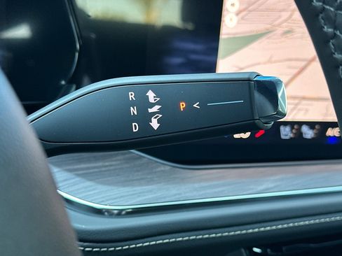 New 2026 Chevrolet Suburban Premier image 23