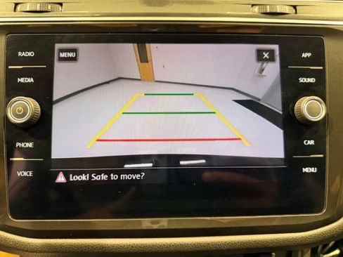 Used 2018 Volkswagen Tiguan SE AWD/4WD image 37