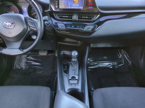 Used 2018 Toyota C-HR XLE image 18