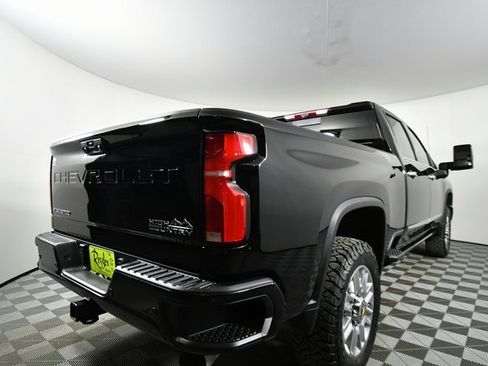 Used 2024 Chevrolet Silverado 2500 High Country w/ Technology Package image 11