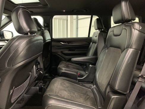 Used 2023 Jeep Grand Cherokee L Altitude AWD/4WD image 17