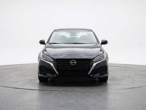 Used 2025 Nissan Altima 2.5 SV image 2