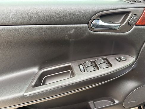 Used 2009 Chevrolet Impala LTZ FWD image 13