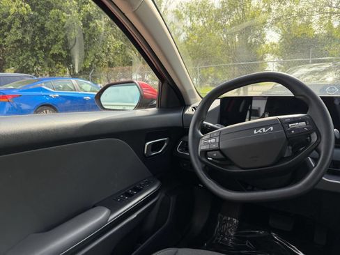 Used 2025 Kia K4 FWD image 33